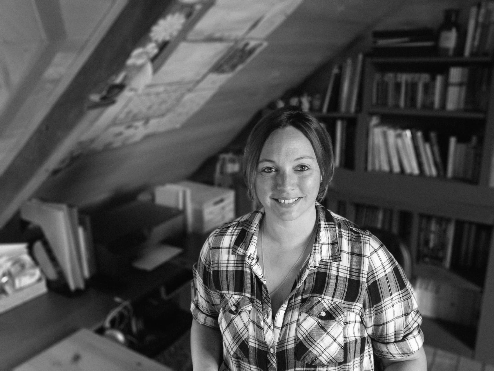 Portrait de Marie-Louise Bouvier, généalogiste professionnelle fondatrice de Nostos Généalogie